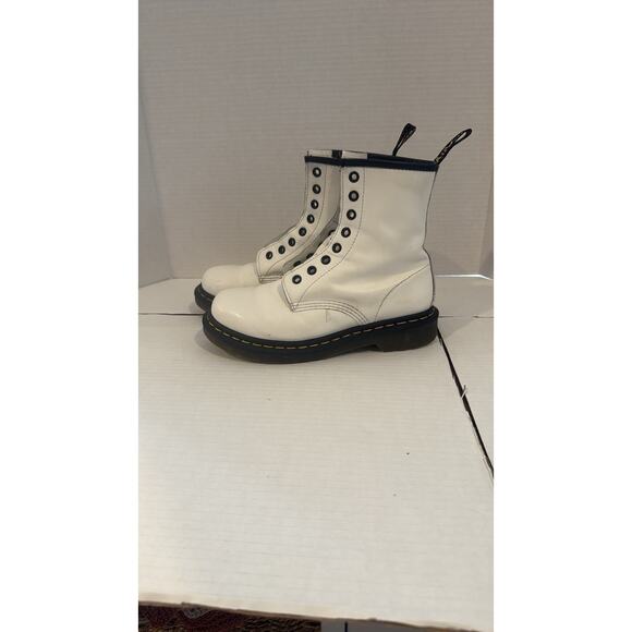 Doc Dr Martens Boots White Leather Air Wair 8 Eyelet Size 6 Women - Picture 2 of 5